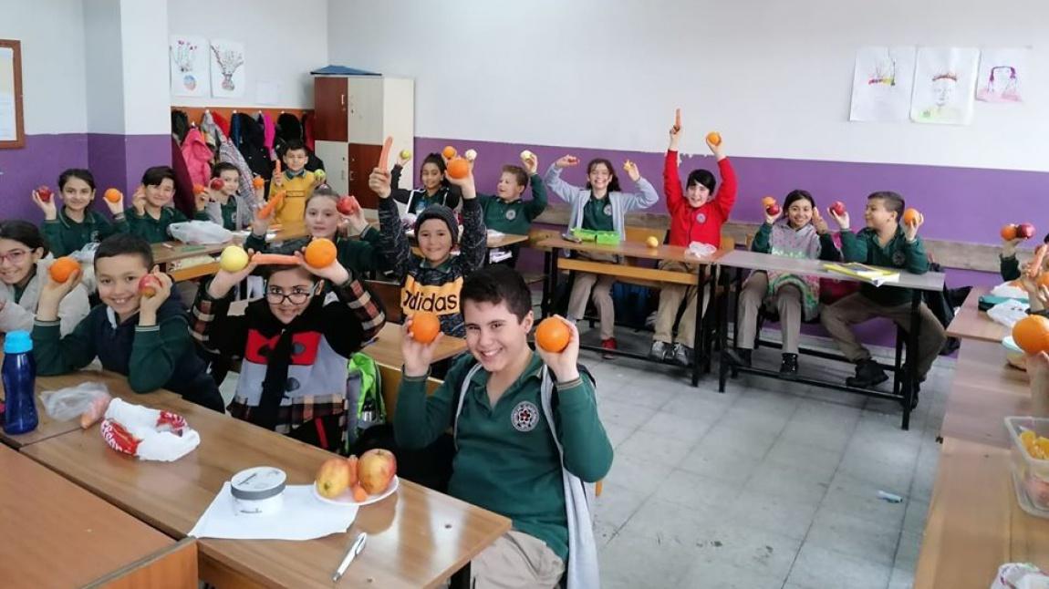 5 sınıflarla ile birlikte beslenme dostu okul projesi kapsamında meyve günümüz devam ediyor...