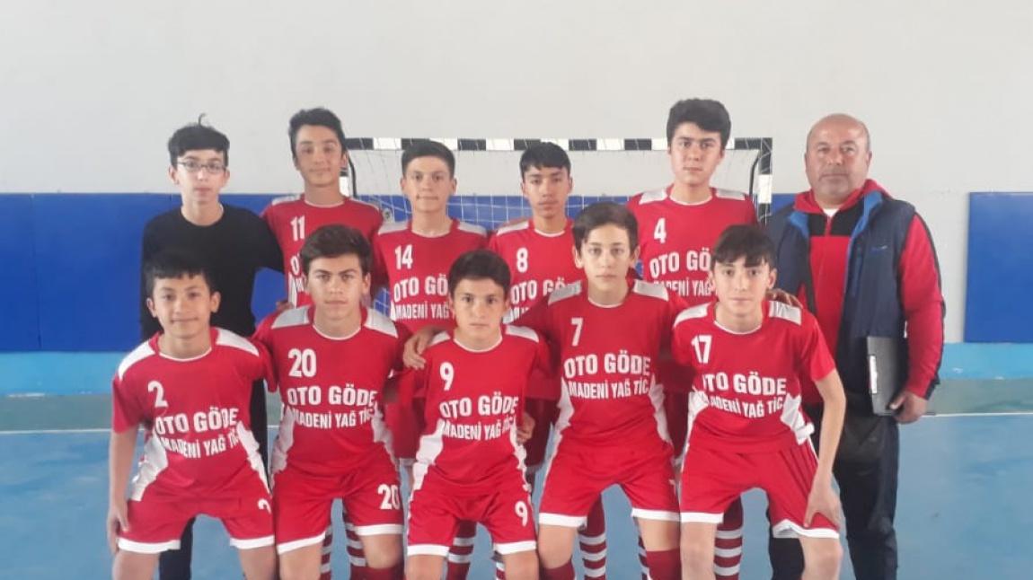 Yıldız Erkek Futsal Takımımız Altınordu Ortaokulunu 5-1 yendiler.
